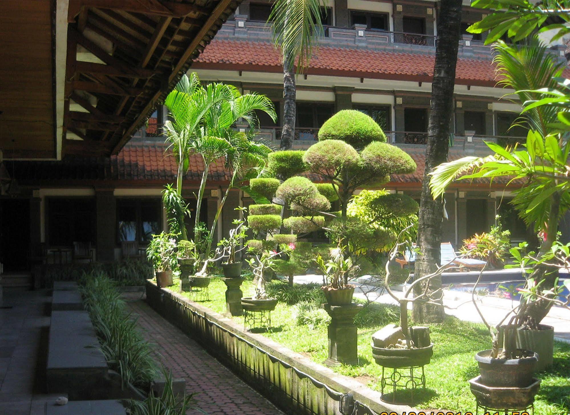 Hotel Puri Tanah Lot Kuta  Exterior photo