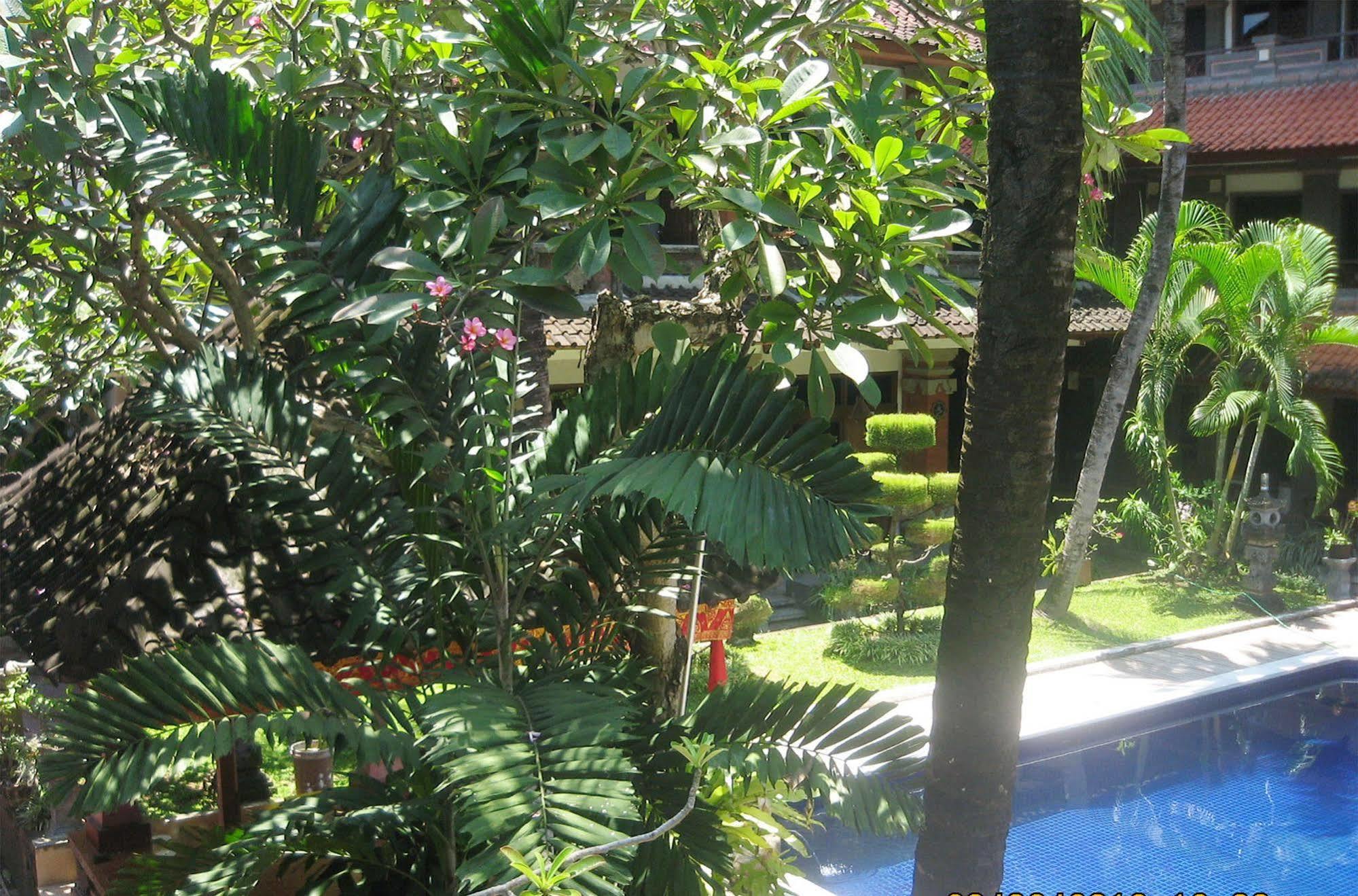 Hotel Puri Tanah Lot Kuta  Exterior photo