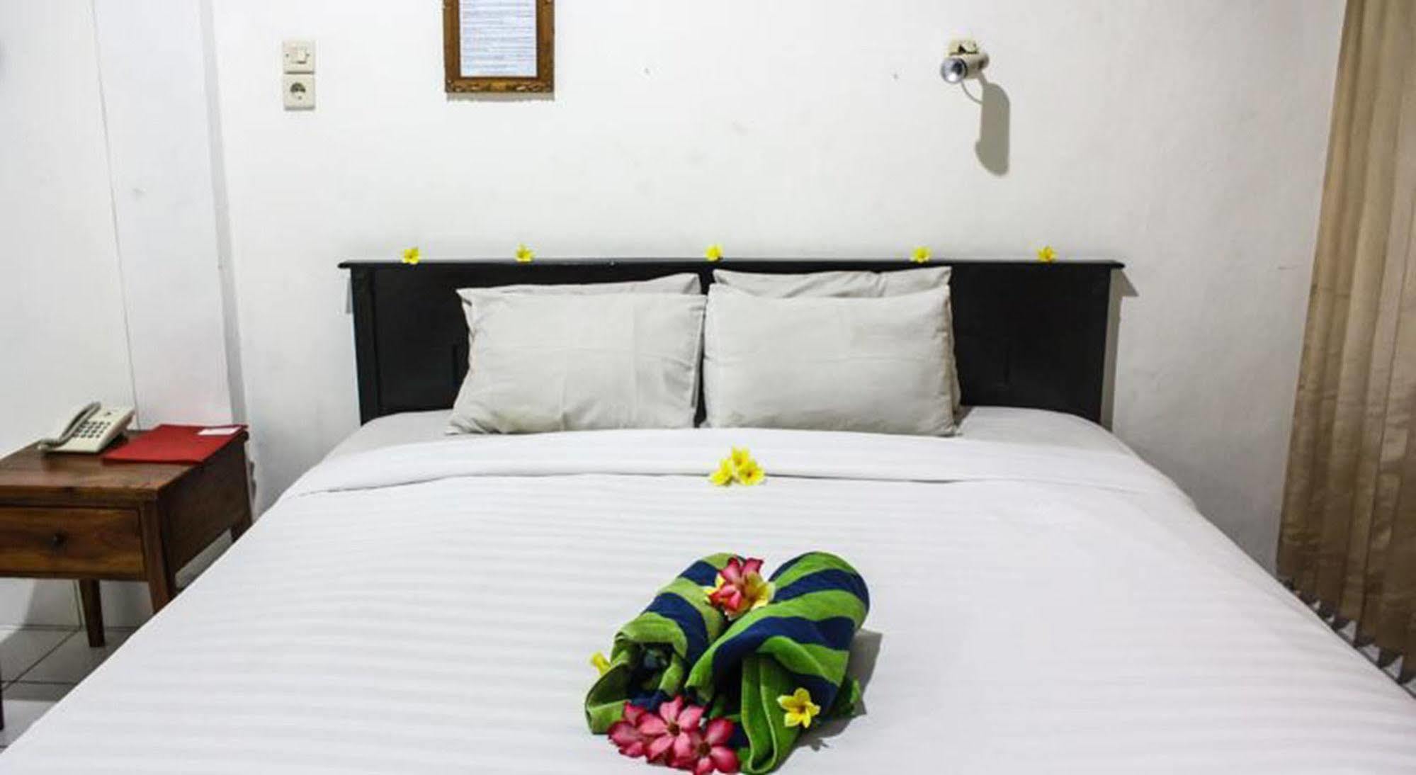 Hotel Puri Tanah Lot Kuta  Exterior photo