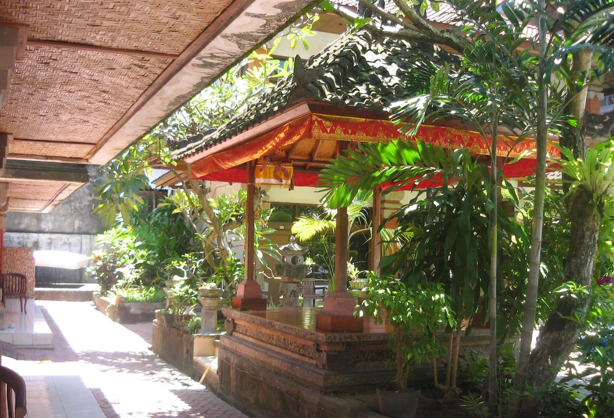 Hotel Puri Tanah Lot Kuta  Exterior photo